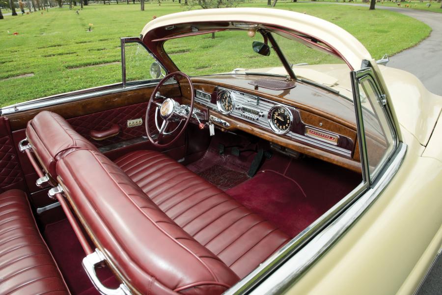 Интерьер Hudson Custom Commodore Eight Convertible Brougham 1950 года  (фото 4 из 21)
